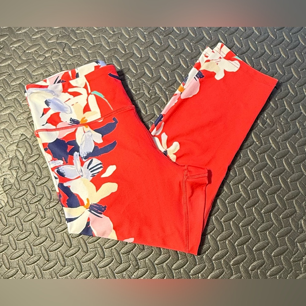 Tek Gear Women’s Bold Floral Coral Capri Active Leggings Size Large
